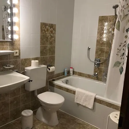 Kiefer - Ruheoase Mitten Im Gruenen